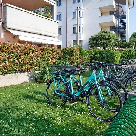 Apartmán Front With Loft Bed And Pool Bardolino