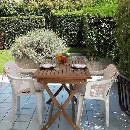 Front With Loft Bed And Pool Apartmán *