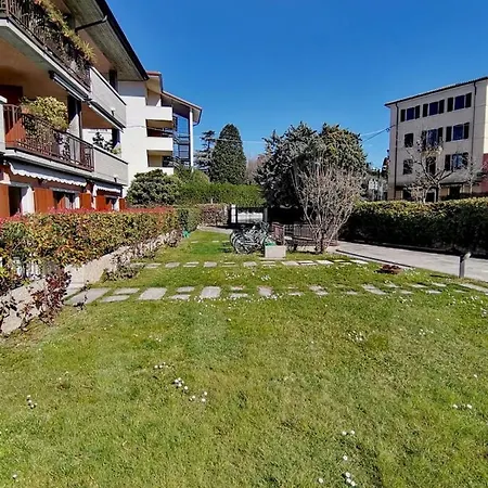 Front With Loft Bed And Pool Apartamento *