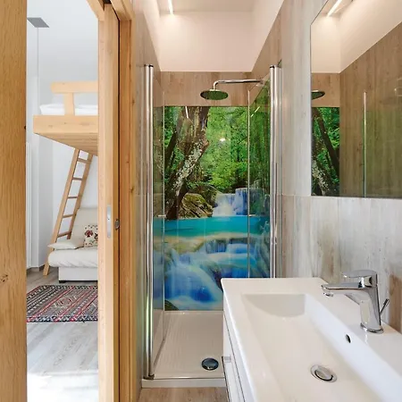 Front With Loft Bed And Pool Apartamento