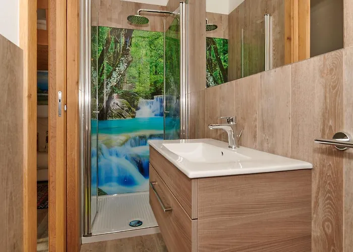 Front With Loft Bed And Pool Lejlighed