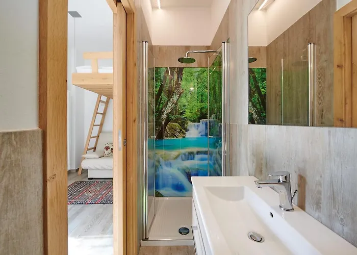 Front With Loft Bed And Pool Lejlighed