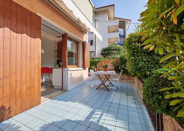 Front With Loft Bed And Pool Lejlighed Bardolino