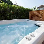 Front With Loft Bed And Pool Appartement *