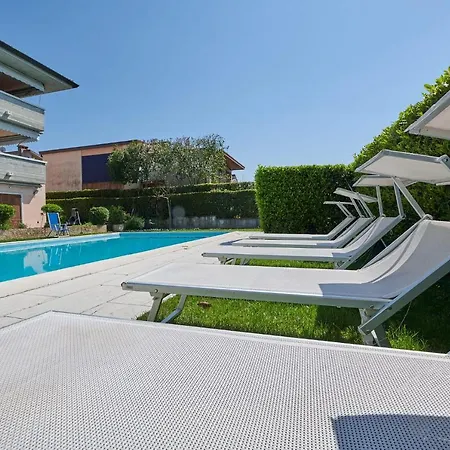 Front With Loft Bed And Pool Apartmán Bardolino