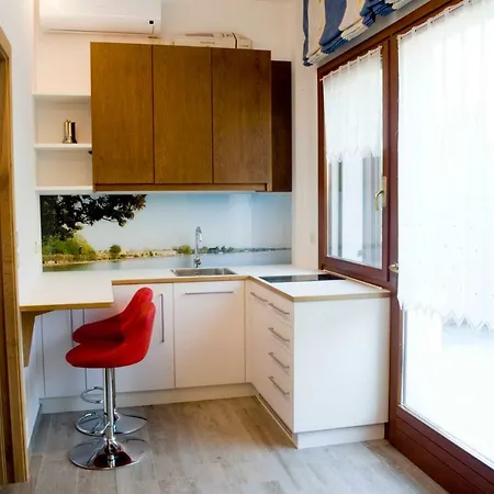 Апартаменты Front With Loft Bed And Pool Бардолино
