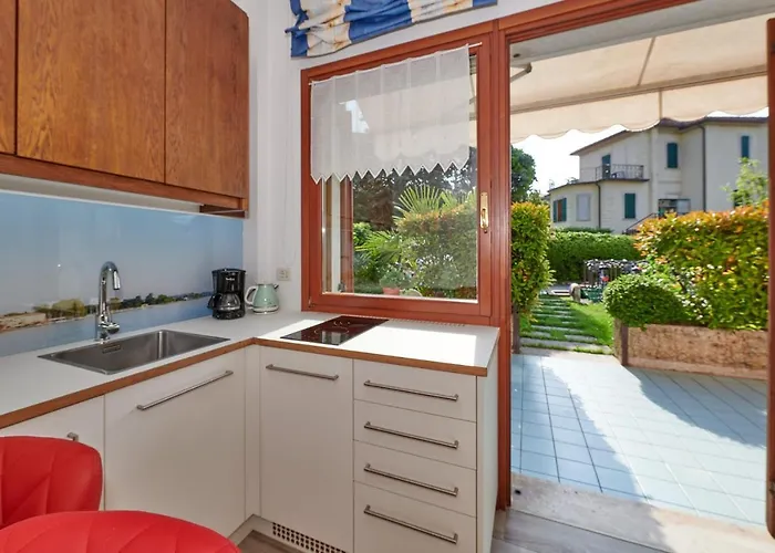 Front With Loft Bed And Pool * 바르돌리노