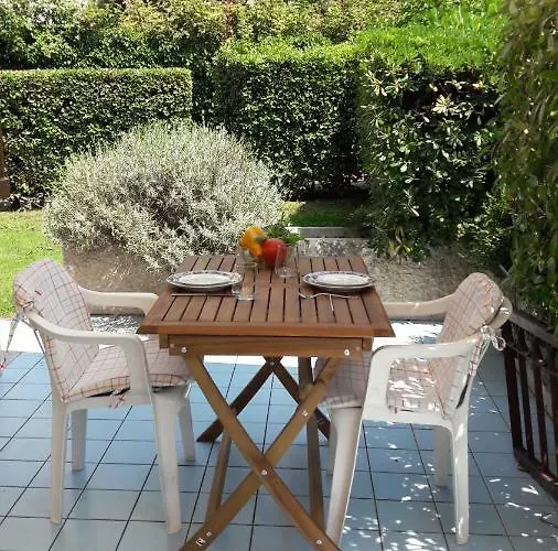 Front With Loft Bed And Pool 아파트 *