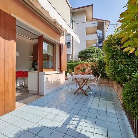 Front With Loft Bed And Pool Apartment Bardolino